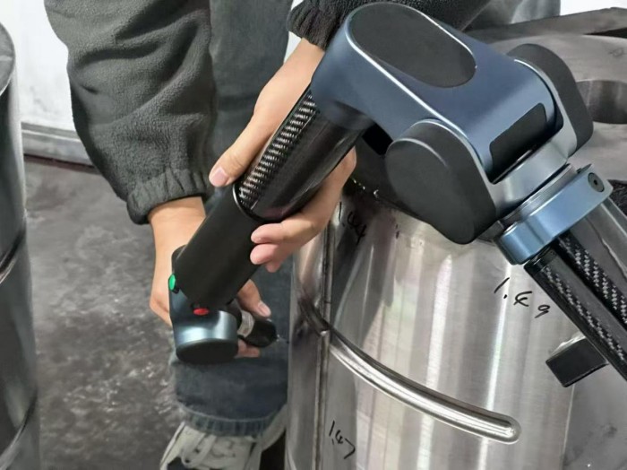 Investissez dans une machine de mesure de coordonnées 3D avancée pour améliorer la précision de l'usinage des traverses et la qualité globale des produits