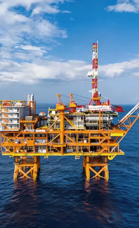 Plate-forme de forage p&eacute;trolier offshore correspondant &agrave; l'&eacute;quipement de pompe &agrave; boue